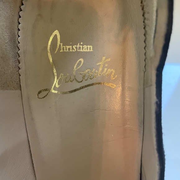 Designer Christian Louboutin Suede Pumps - Picture 8 of 8